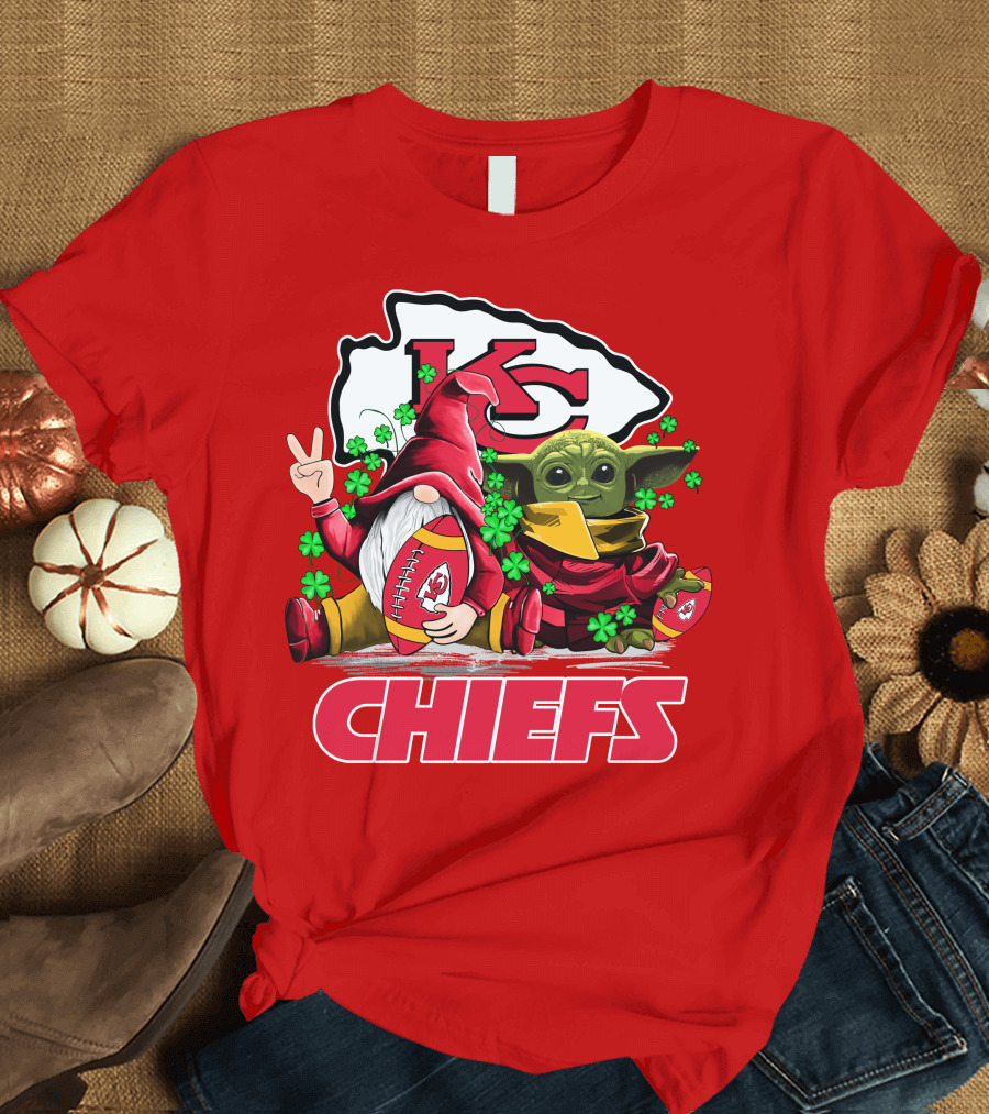 Kansas City Chiefs Leprechauns Gnomes Baby Yoda Hug T-Shirt