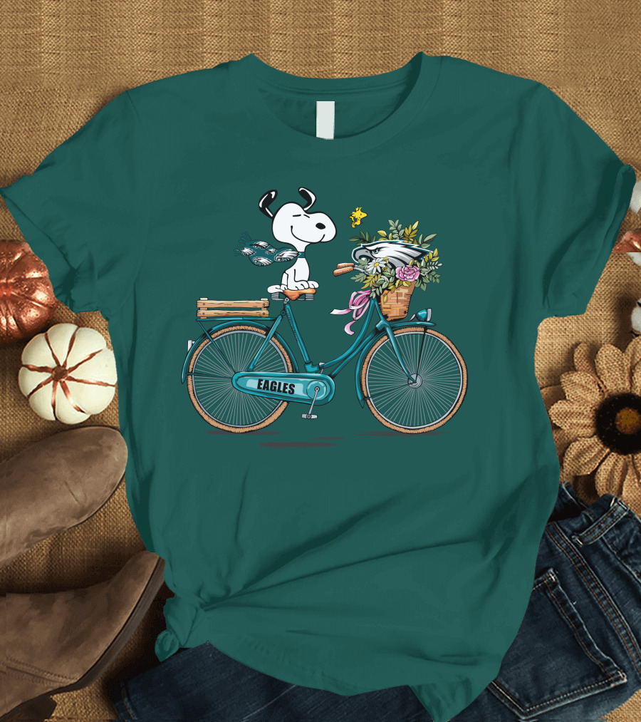 Philadelphia Eagles Snoopy Bicycle Flower Basket T-Shirt