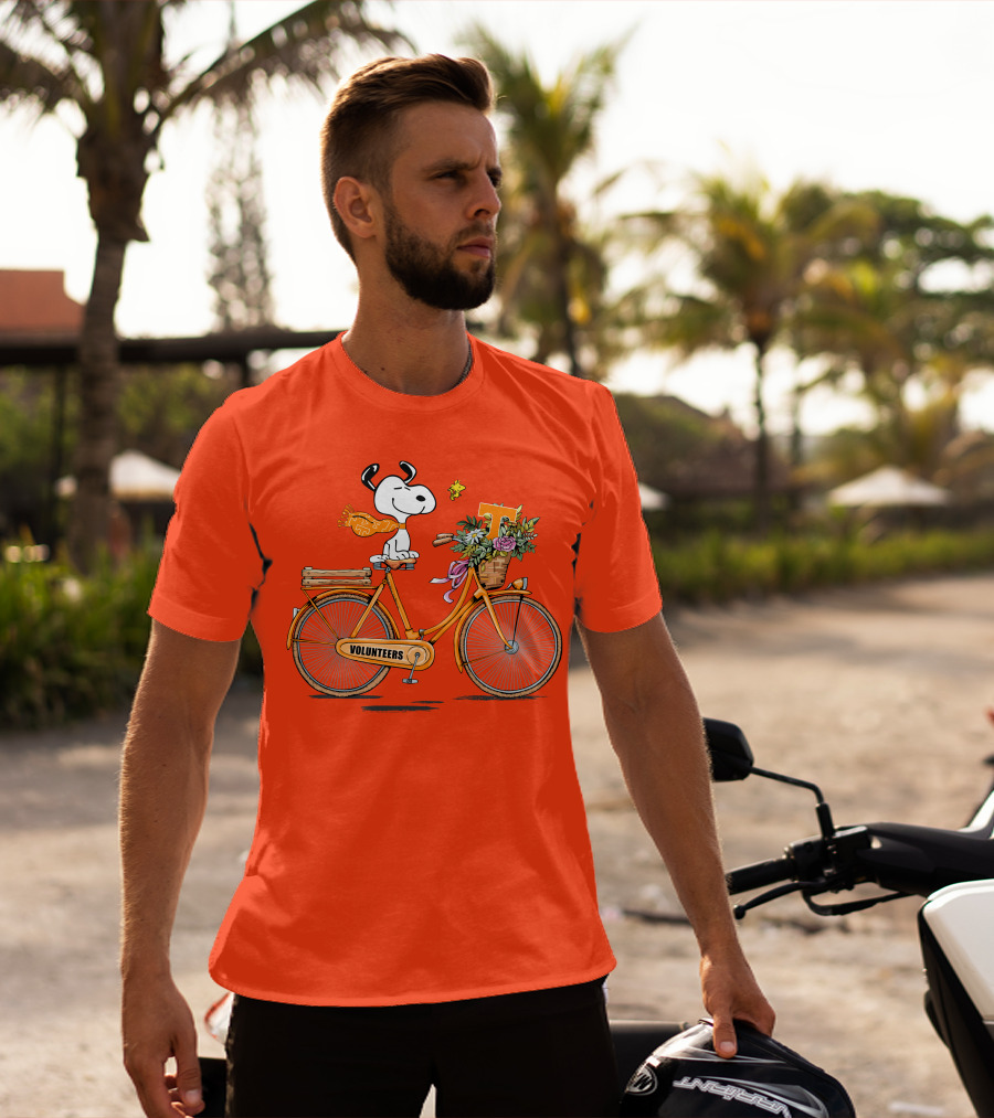Tennessee Volunteers Snoopy On Bicycle With Flowers And Woodstock T-Shirt