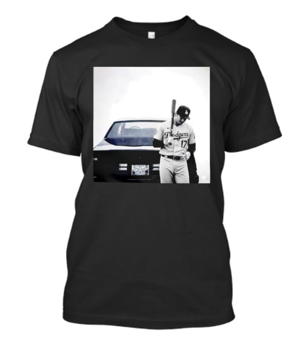 Shohei Ohtani Los Angeles Dodgers Baseball Pose Vintage Car Scene T-Shirt