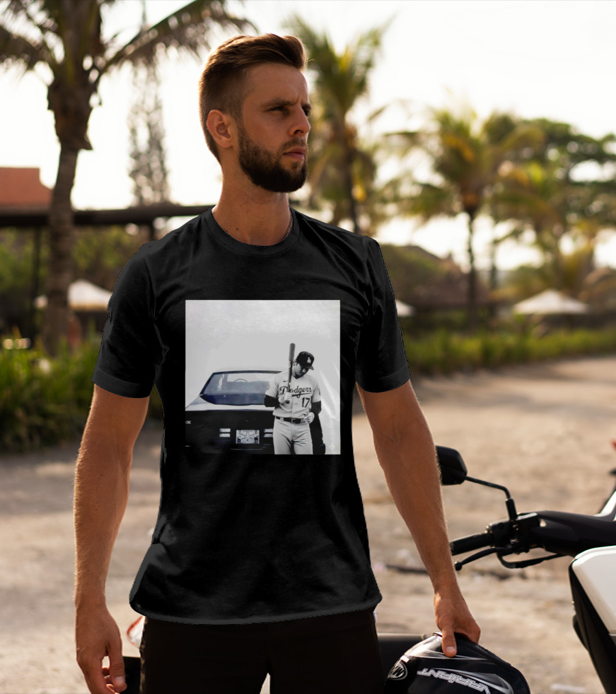 Shohei Ohtani Los Angeles Dodgers Baseball Pose Vintage Car Scene T-Shirt