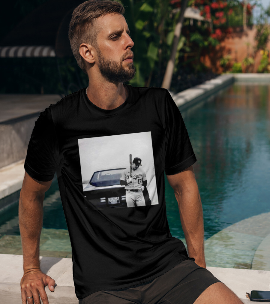 Shohei Ohtani Los Angeles Dodgers Baseball Pose Vintage Car Scene T-Shirt