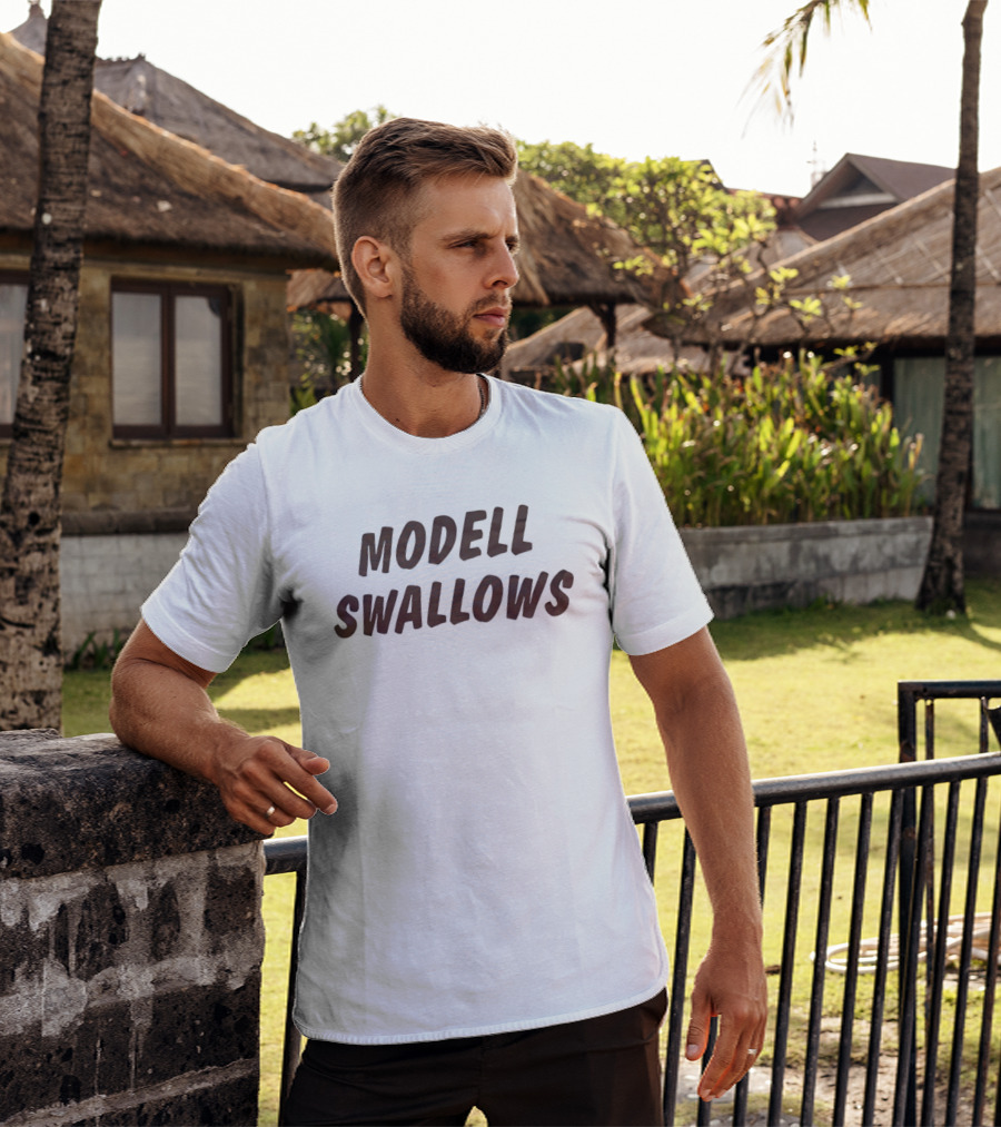 Modell Swallows Bold Text Trendy T-Shirt