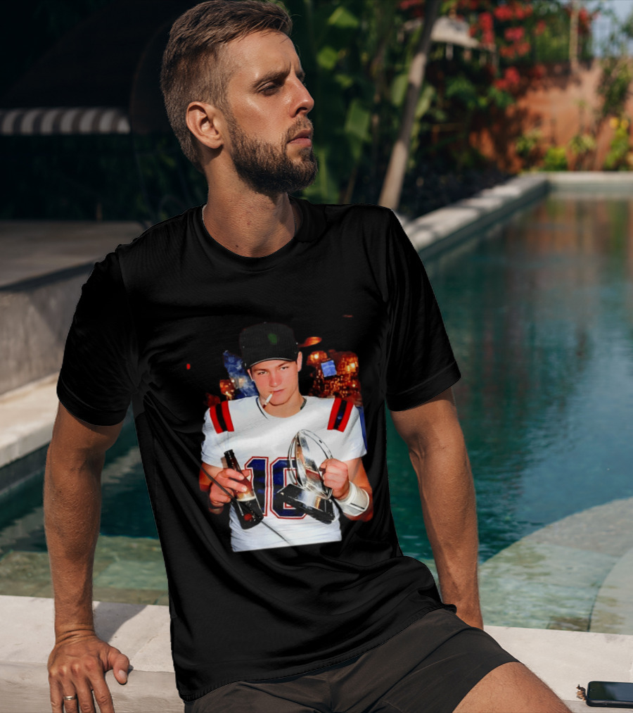 New England Patriots 16 Smoking Beer Trophy T-Shirt