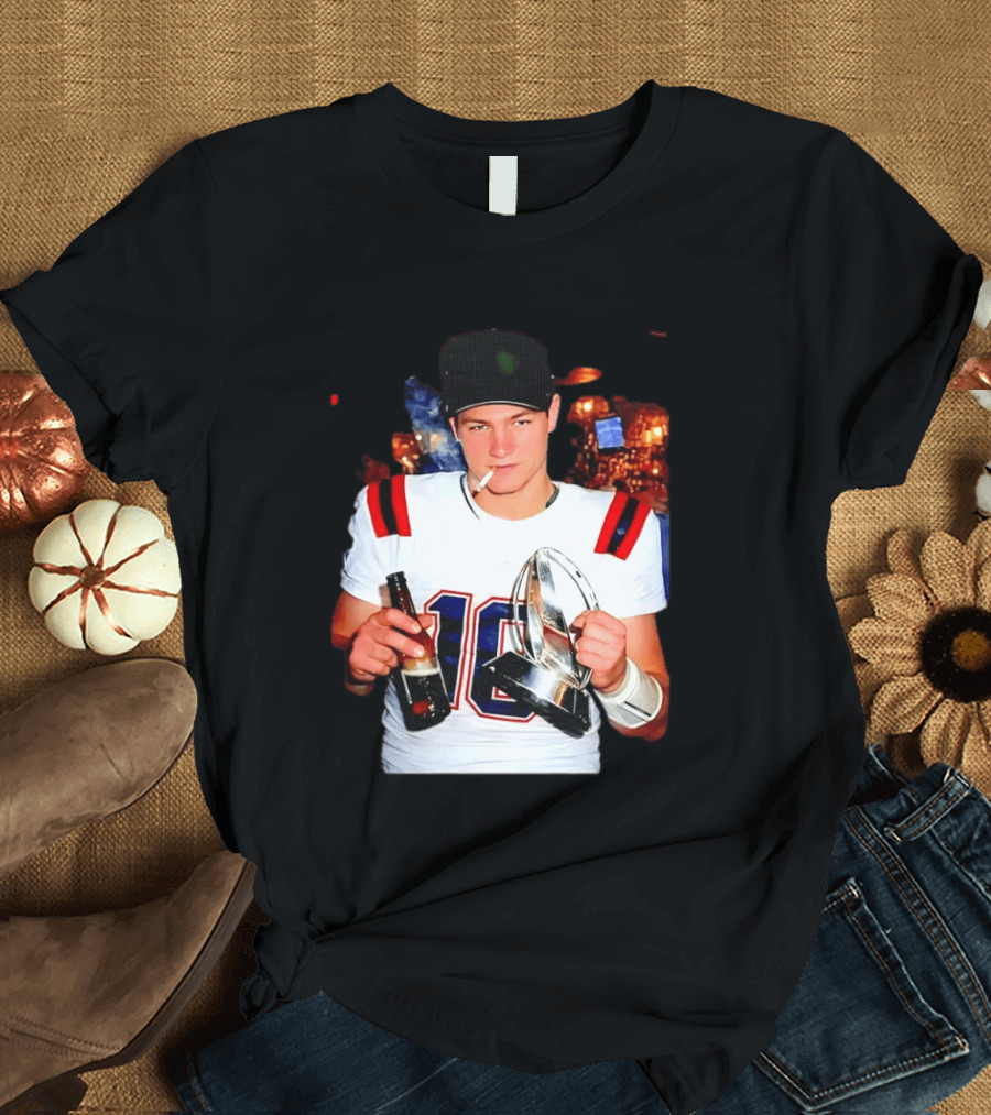 New England Patriots 16 Smoking Beer Trophy T-Shirt