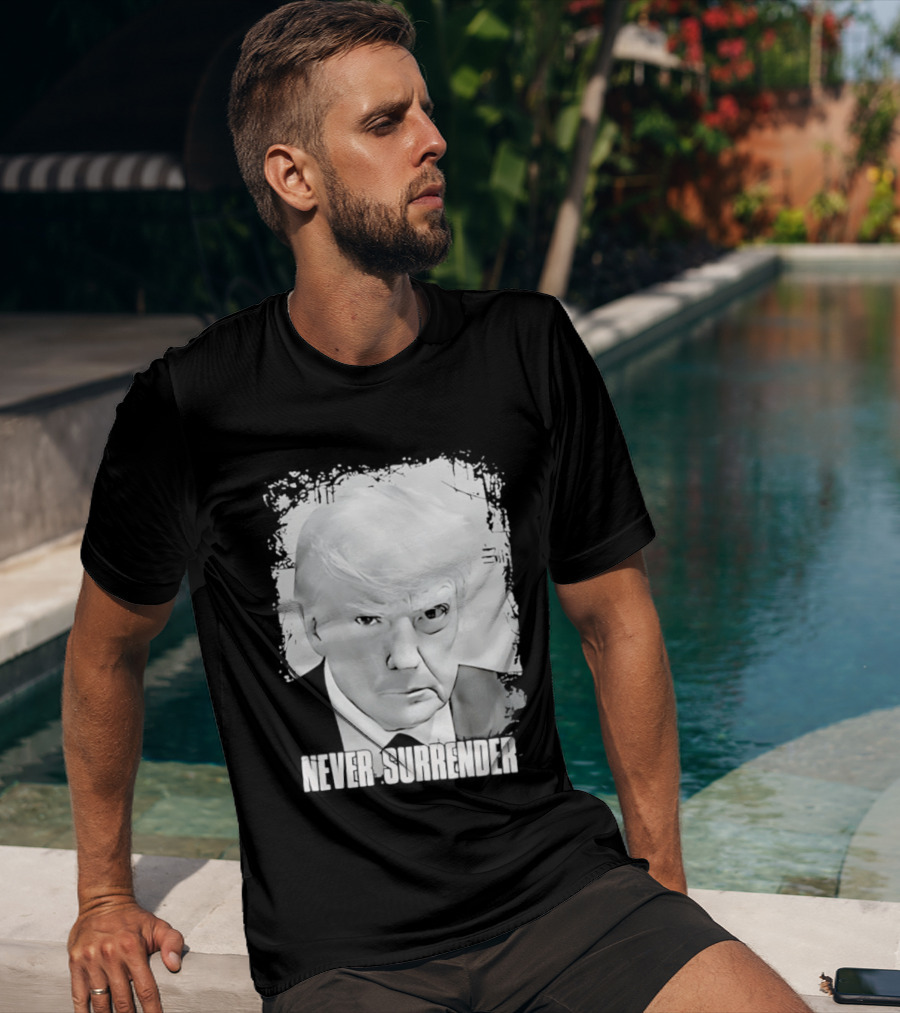 Never Surrender Donald Trump Black And White T-Shirt