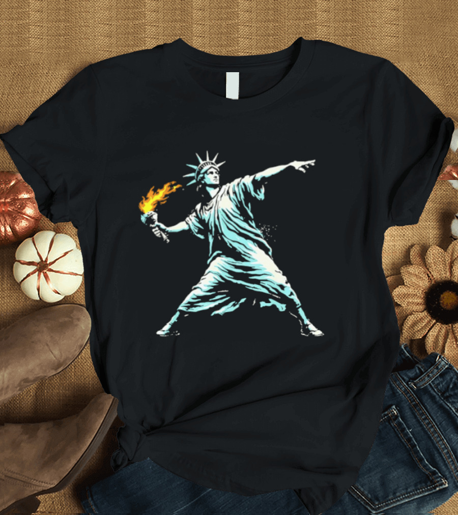 Statue Of Liberty Throwing Torch Meme T-Shirt