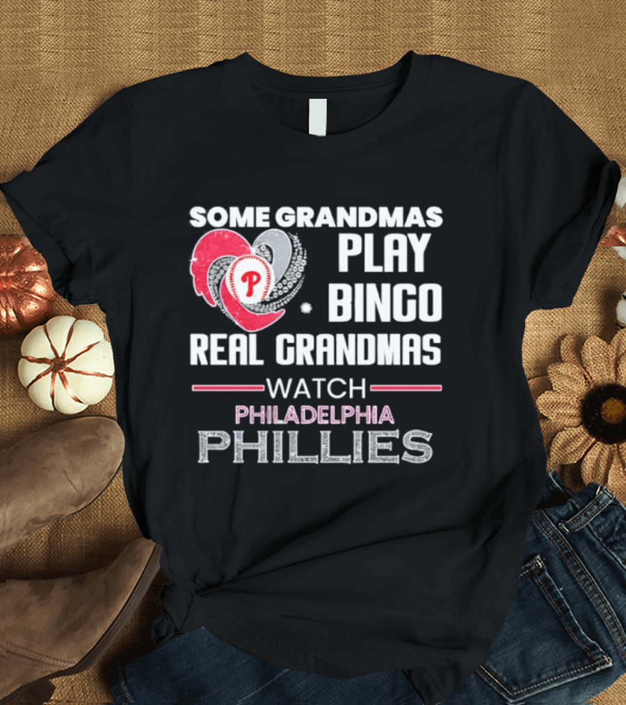Some Grandmas Play Bingo Real Grandmas Philadelphia Phillies T-Shirt