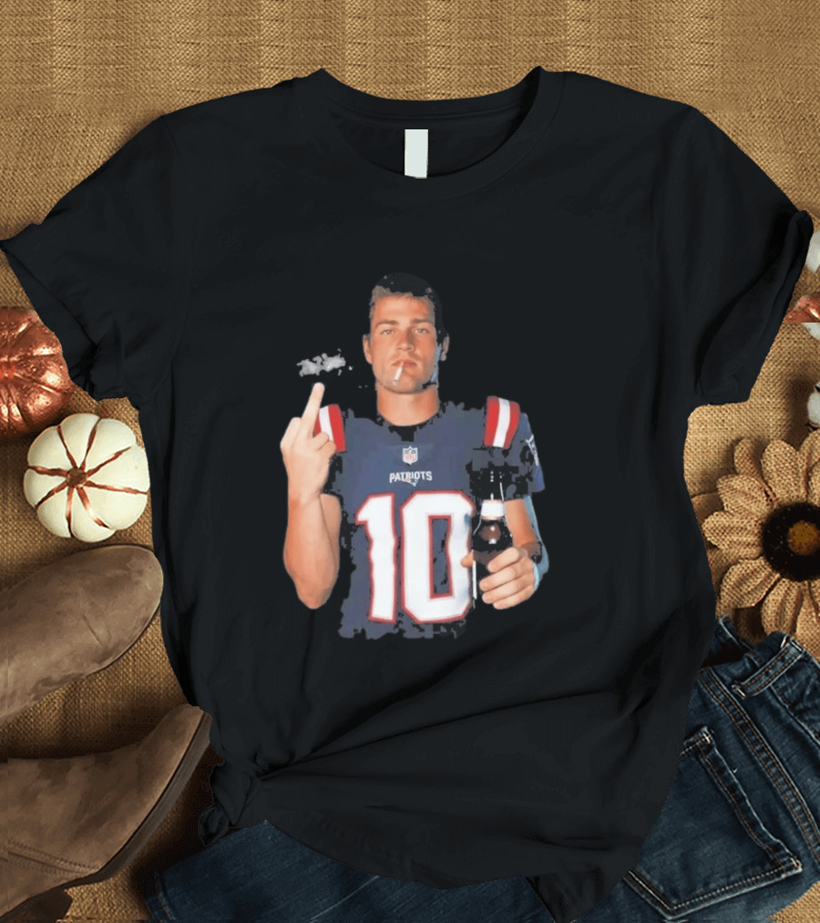 Patriots Number 10 Middle Finger Gesture Smoking Beer T-Shirt