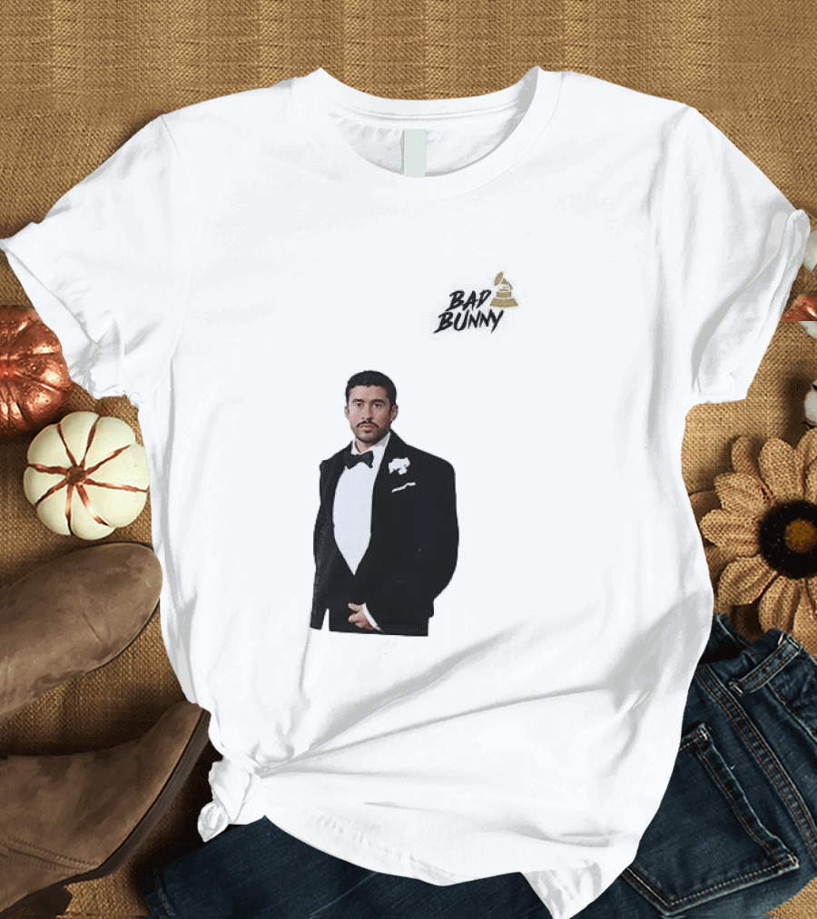 Bad Bunny Grammys Debi Tirar Mas Fotos Album Of The Year T-Shirt
