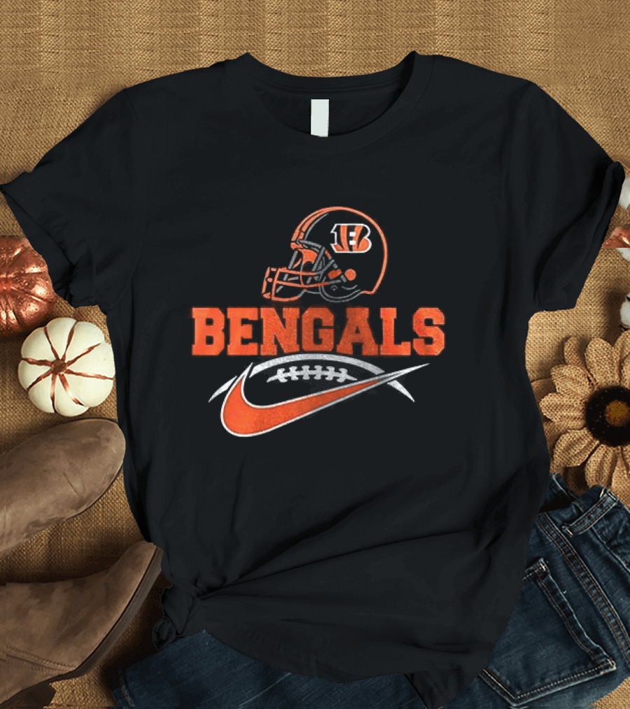 Cincinnati Bengals B Helmet BENGALS Nike Stylized T-Shirt