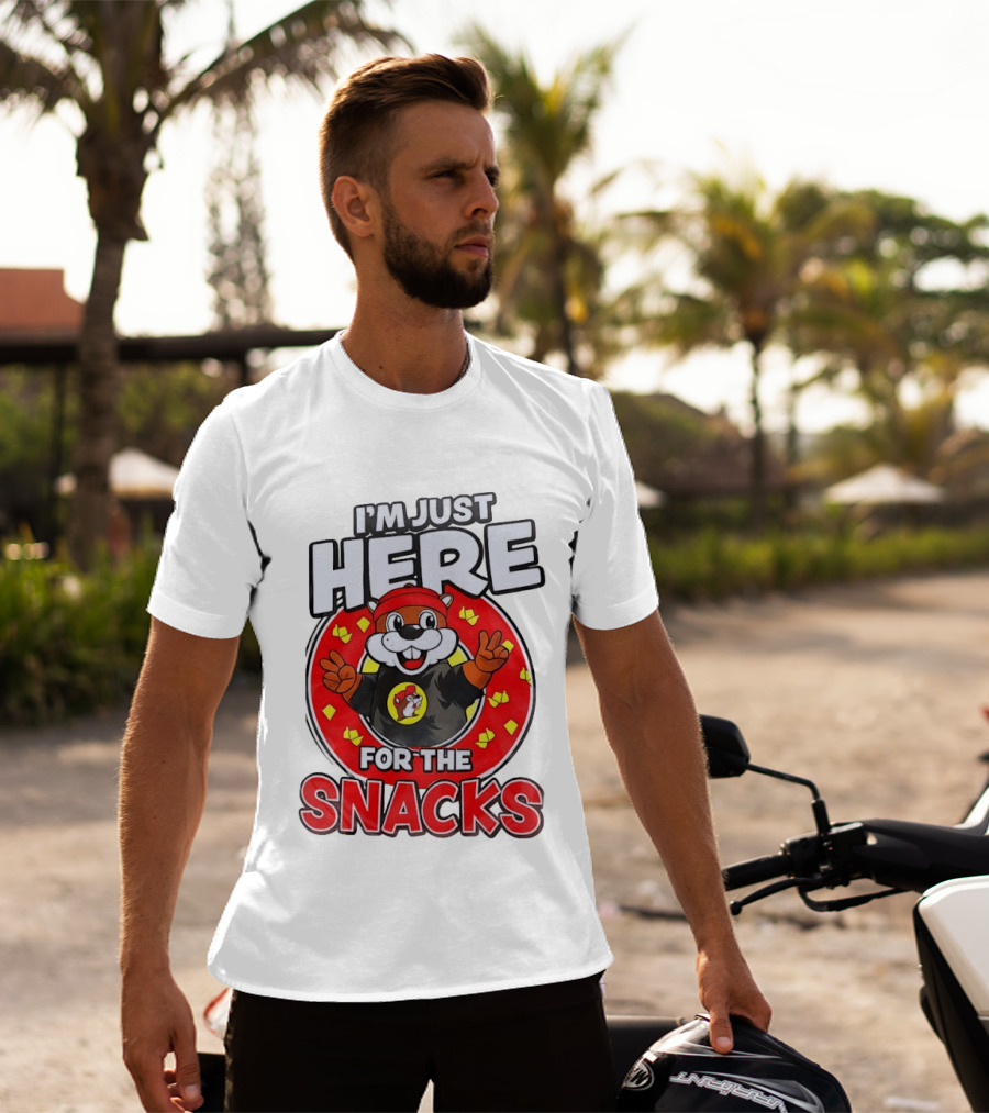 I'm Just Here For The Snacks Buc Ee's Fun Cartoon T-Shirt