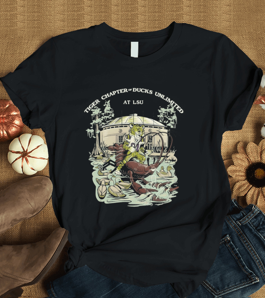 LSU Tiger Chapter Of Ducks Unlimited Established 1937 Tiger Holding Crawfish With Ducks T-Shirt