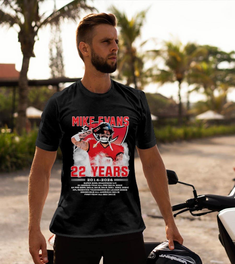 Mike Evans 22 Years 2014 2026 Red Jersey Salute Football Player T-Shirt