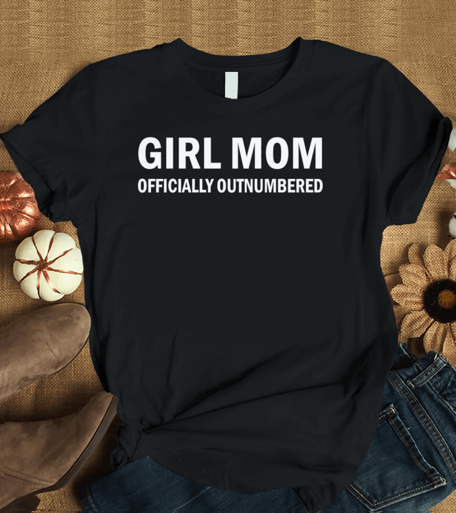 GIRL MOM OFFICIALLY OUTNUMBERED Fun Family Phrase For Mothers T-Shirt