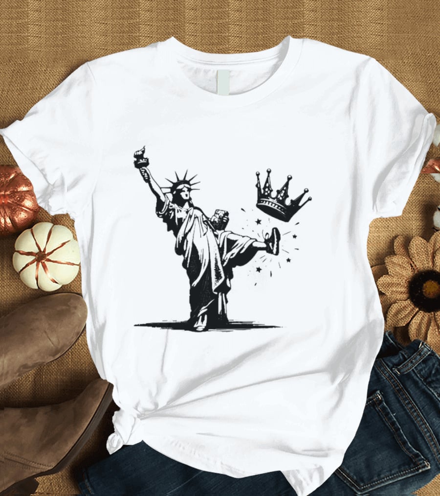 Statue Of Liberty Kicking Crown No King T-Shirt