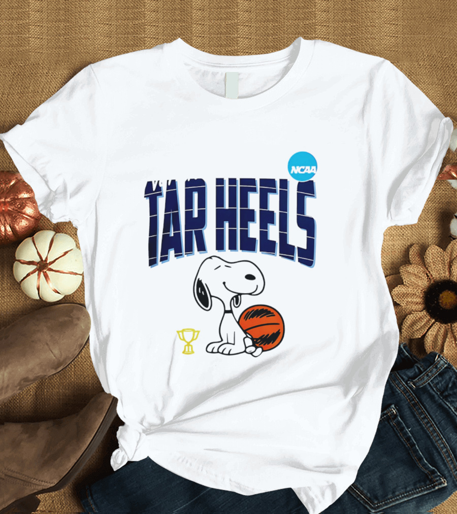 North Carolina Tar Heels Snoopy Basketball NCAA March Madness 2026 T-Shirt
