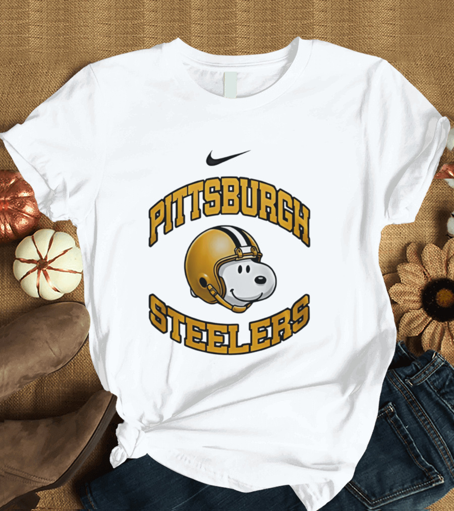 Nike Pittsburgh Steelers Snoopy Helmet 2026 T-Shirt