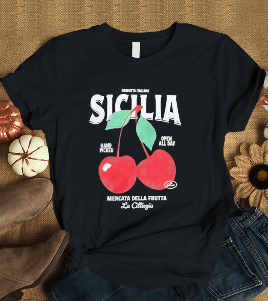 Prodotto Italiano Sicilia Mercatino Della Frutta La Ciliegia Hand Picked Open All Day Cherries T-Shirt