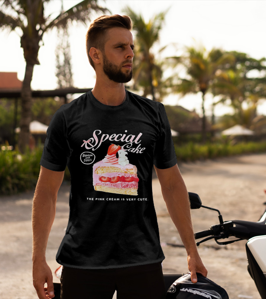 Special Cake Pink Cream With Strawberry And Snoopy T-Shirt