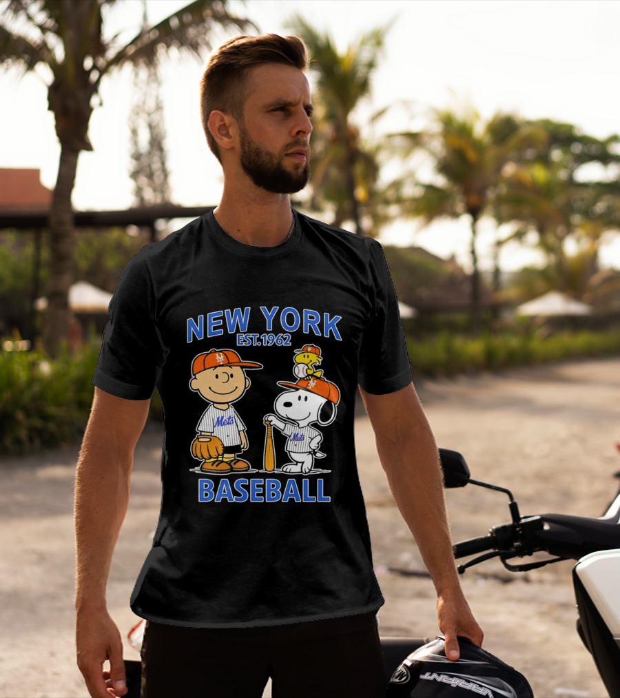 Charlie Brown And Snoopy New York Mets Baseball Est 1962 T-Shirt