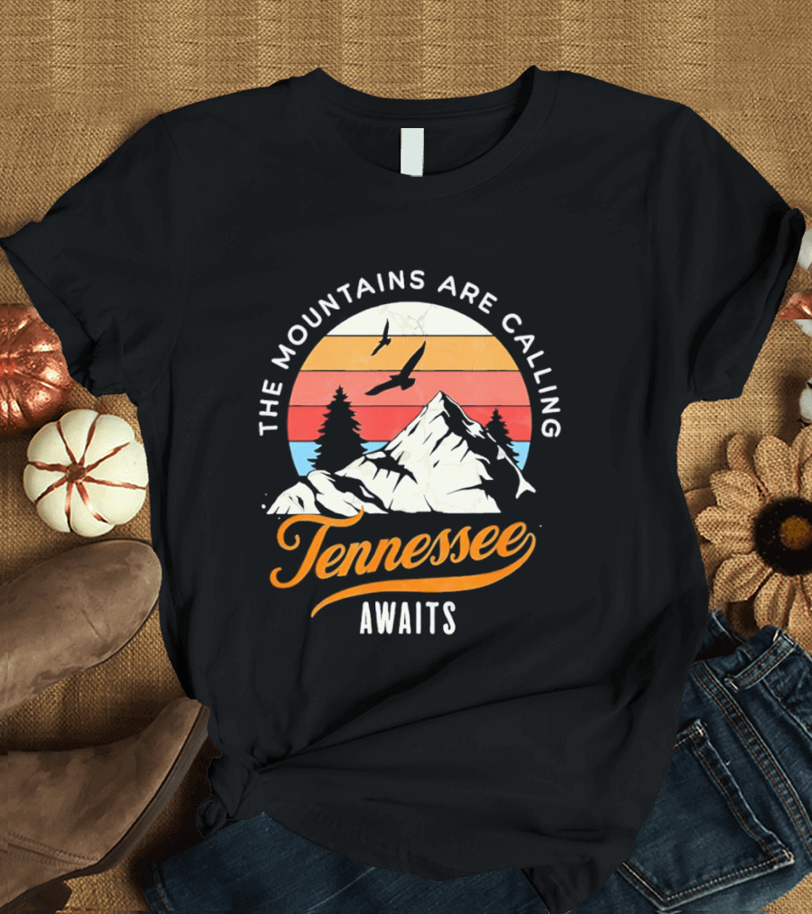 The Mountains Are Calling Tennessee Awaits Sunset And Mountains Scene T-Shirt