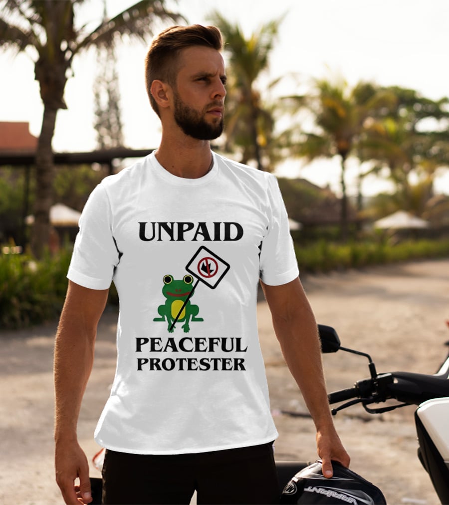 Unpaid Peaceful Protester Frog Holding No King Sign T-Shirt