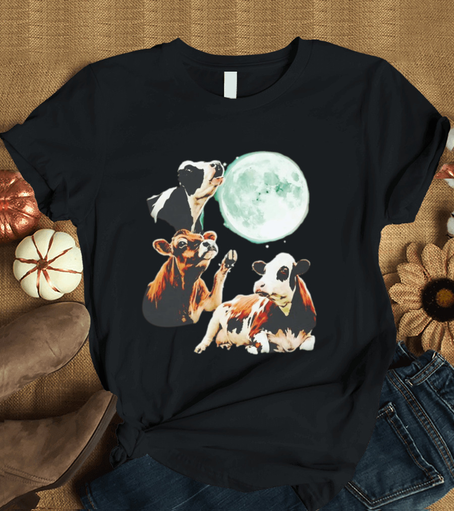Cow Howling At Moon With Three Cows And Full Moon Scene T-Shirt
