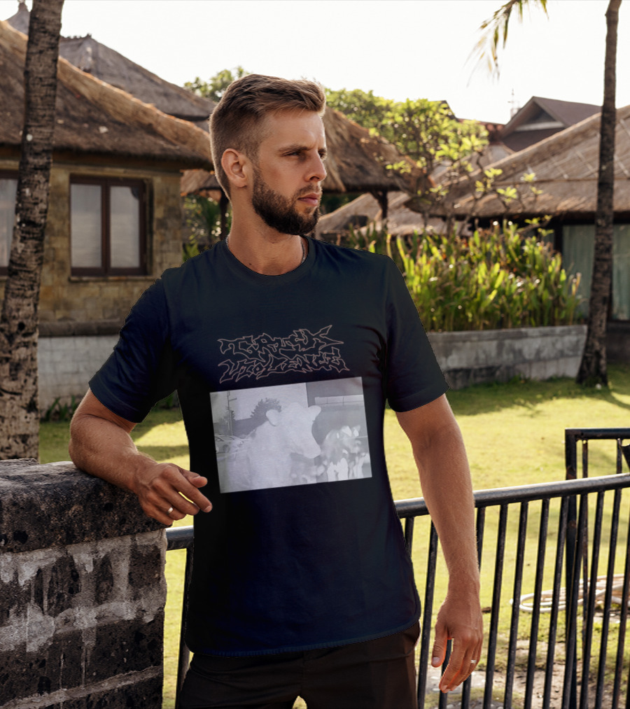 Truck Stop Violence Cow Photo Retro Style Casual Wear T-Shirt
