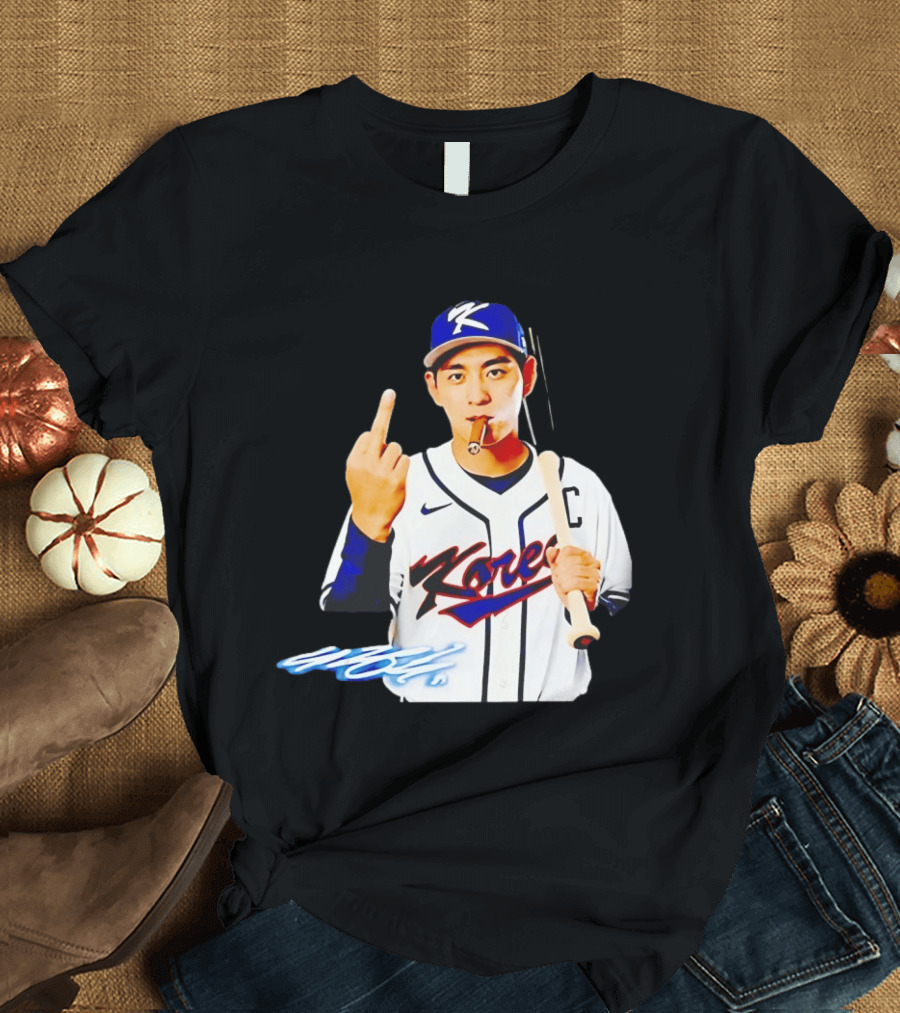Korea World Baseball Jung Hoo Lee Smoking Cigar Middle Finger T-Shirt