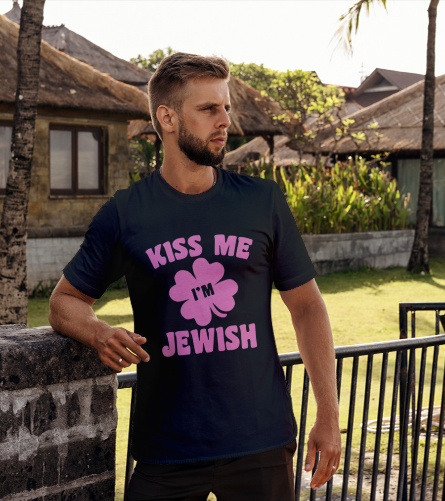 Kiss Me I'm Jewish Pink Shamrock St Patrick's Day T-Shirt