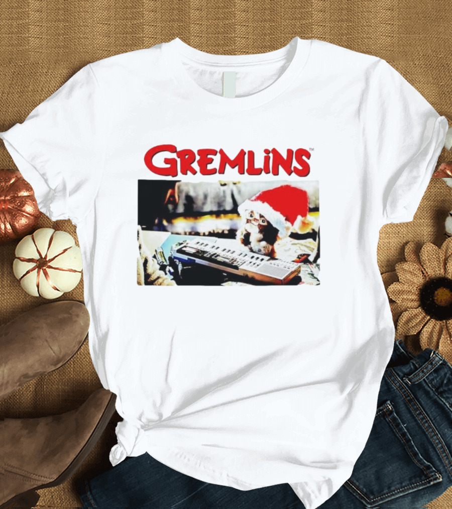 Gremlins Gizmo Christmas Santa Hat Keyboard Scene T-Shirt