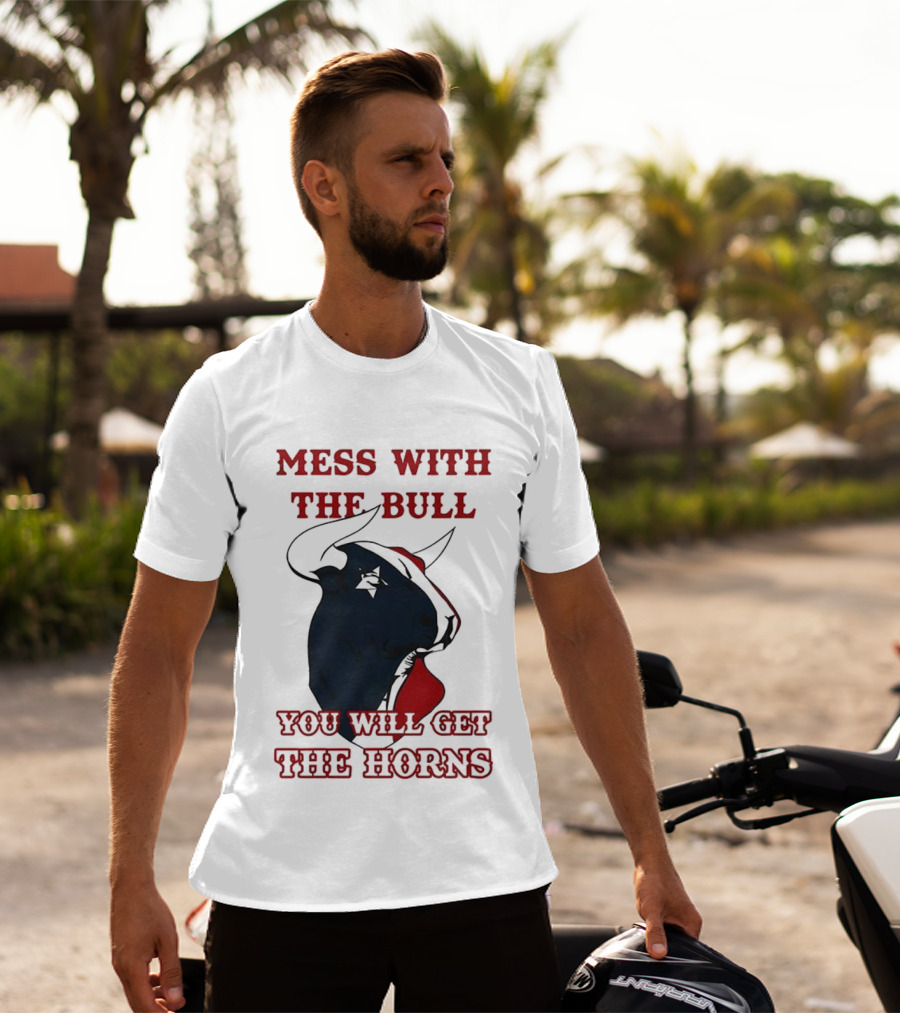 Mess With The Bull You Will Get The Horns Cowboy Hat Star Eye Red Outline T-Shirt
