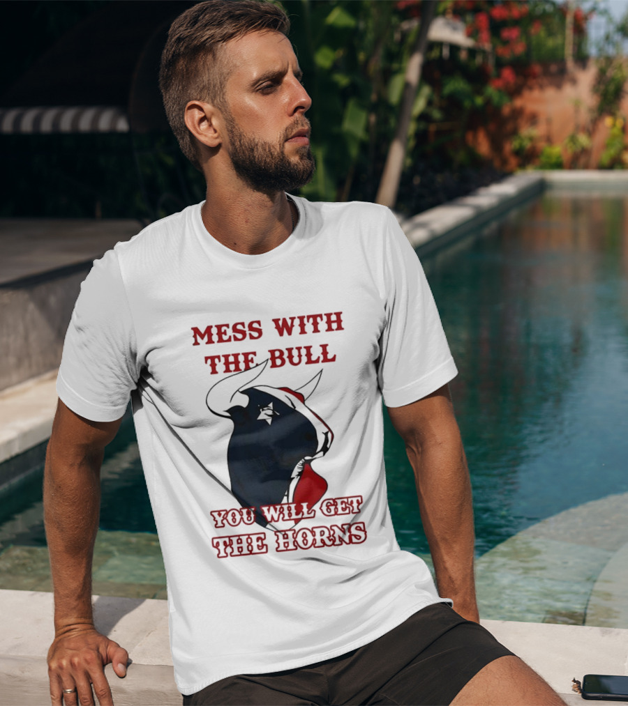 Mess With The Bull You Will Get The Horns Cowboy Hat Star Eye Red Outline T-Shirt