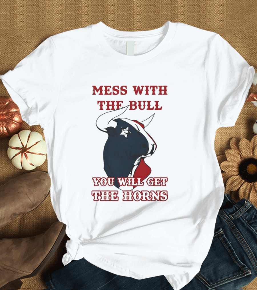 Mess With The Bull You Will Get The Horns Cowboy Hat Star Eye Red Outline T-Shirt