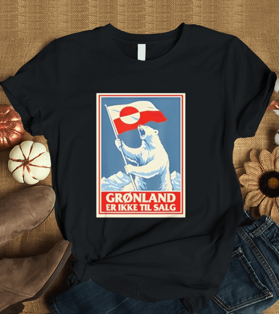 Grønland Er Ikke Til Salg Polar Bear Holding Greenland Flag T-Shirt