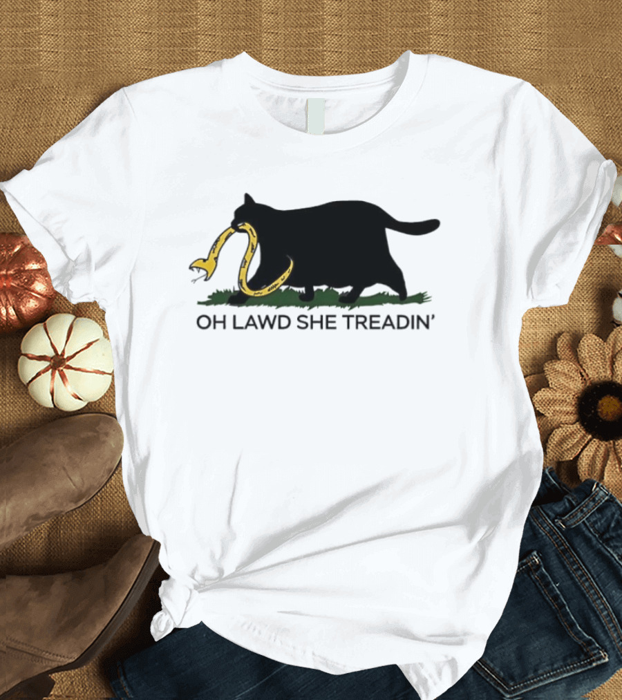 Oh Lawd She Treadin' Black Cat With Snake In Mouth T-Shirt
