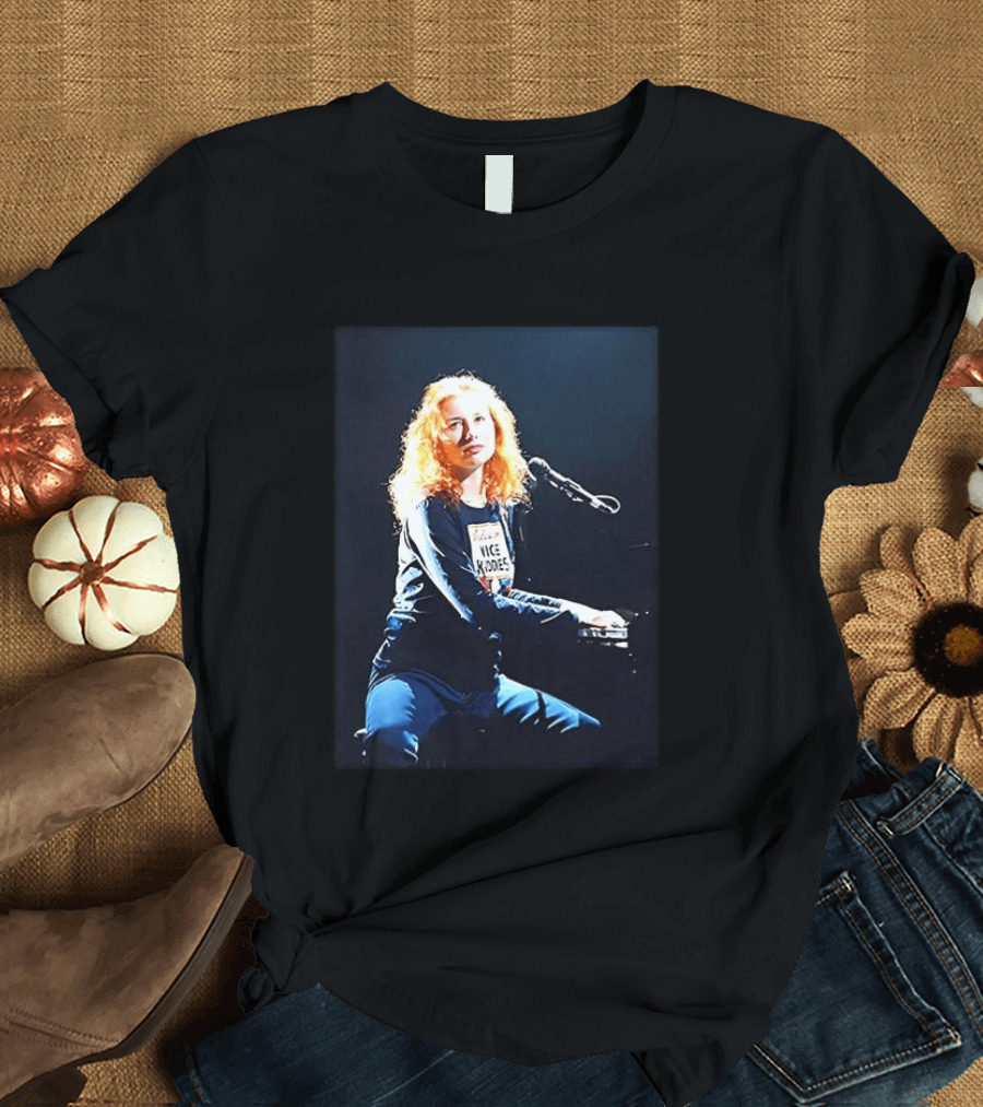 Tori Amos Nice Knodes Singing At Piano Live Performance Photography T-Shirt