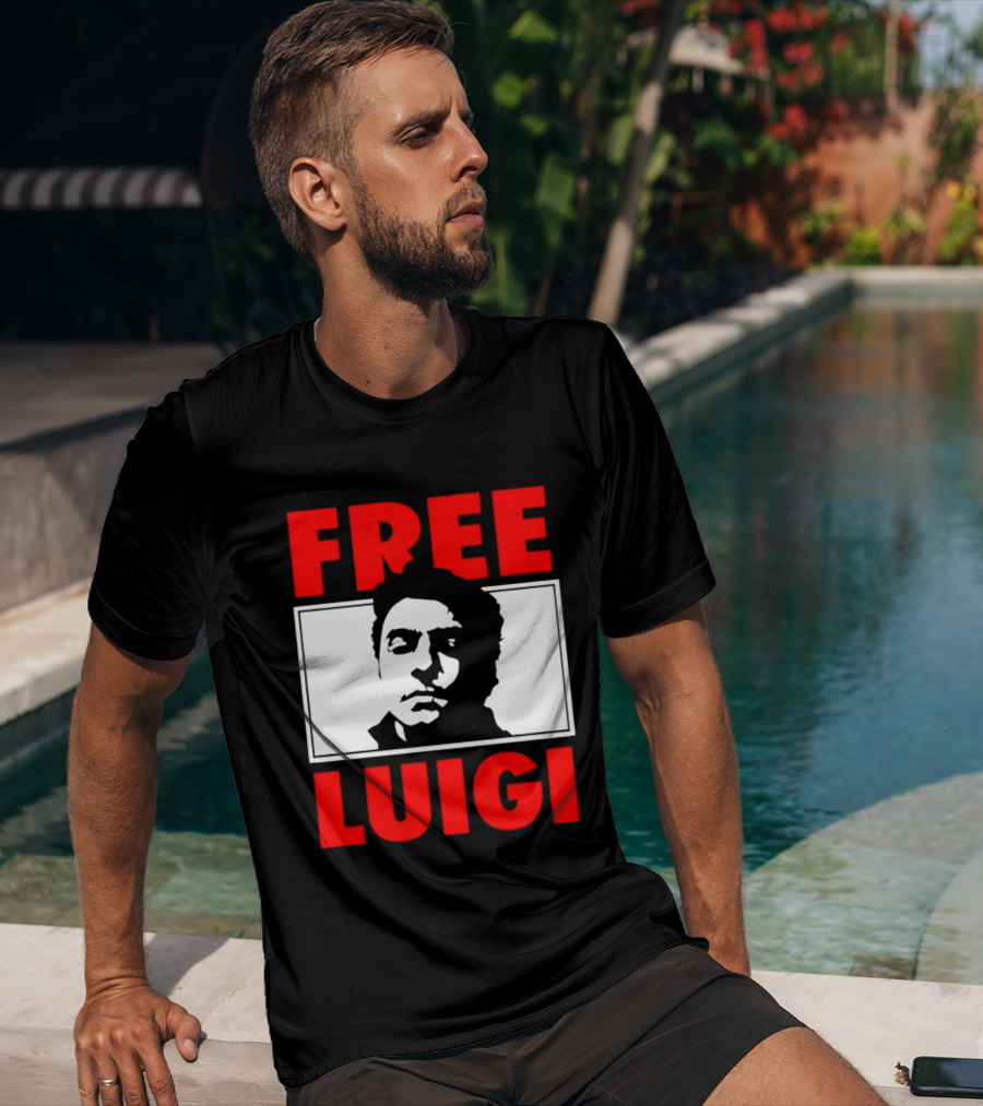 Free Luigi Mangione Shot Face Red T-Shirt