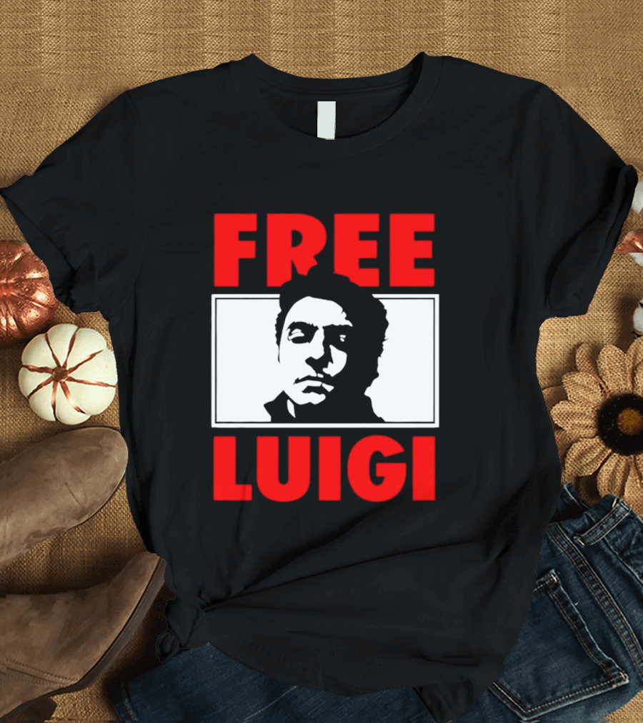 Free Luigi Mangione Shot Face Red T-Shirt