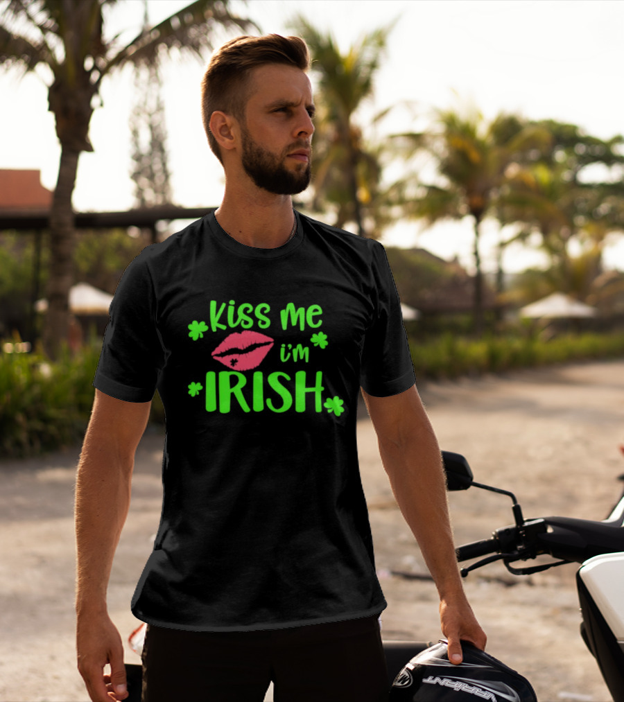 Kiss Me I'm Irish Shamrock Lips St Patrick's Day T-Shirt