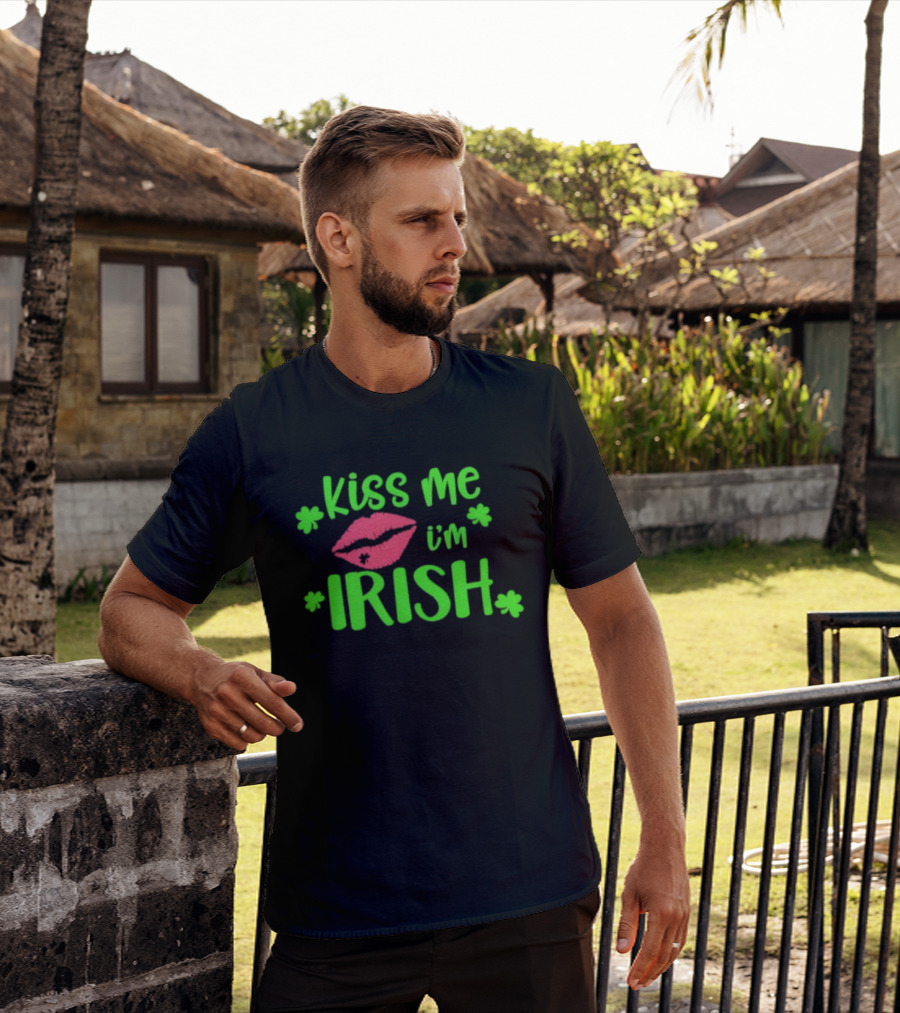 Kiss Me I'm Irish Shamrock Lips St Patrick's Day T-Shirt