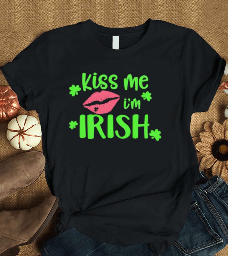 Kiss Me I'm Irish Shamrock Lips St Patrick's Day T-Shirt