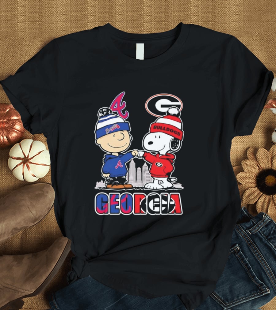 Atlanta Braves Charlie Brown Georgia Bulldogs Snoopy Merry Peanuts Christmas 2025 T-Shirt