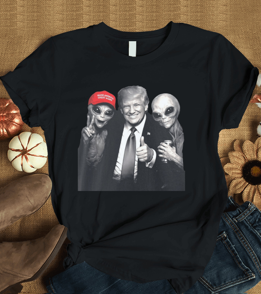 Make America Great Again Trump And Aliens Thumbs Up T-Shirt