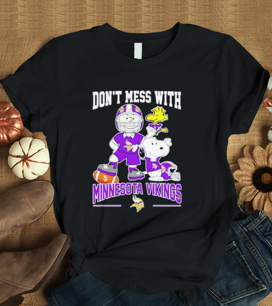 Don't Mess With Minnesota Vikings Charlie Brown Snoopy T-Shirt