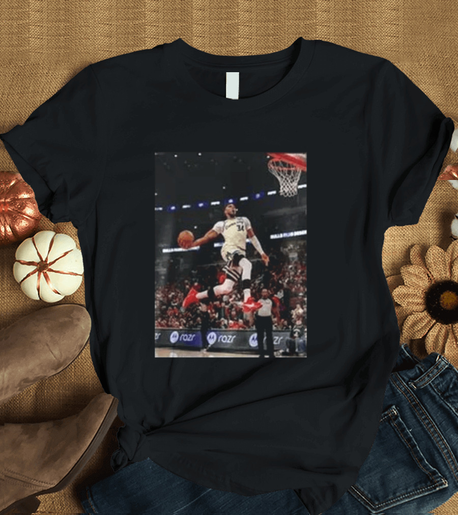 Giannis Antetokounmpo Slam Dunk Milwaukee Bucks NBA Basketball T-Shirt