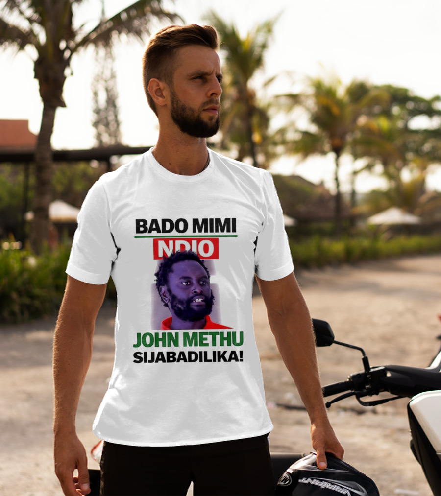 Bado Mimi Ndio John Methu Sijabadilika T-Shirt