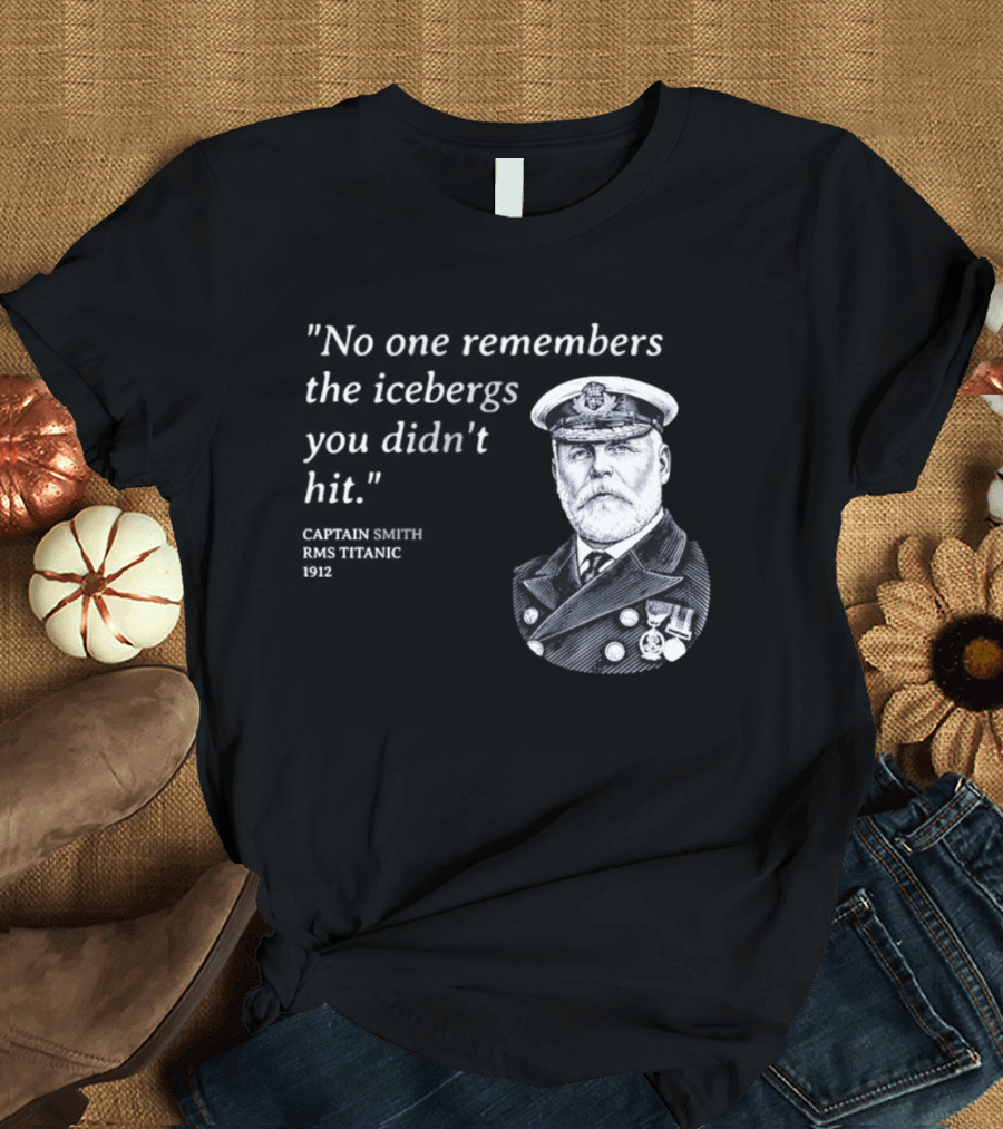 No One Remembers The Icebergs You Didn't Hit Captain Smith RMS Titanic 1912 T-Shirt