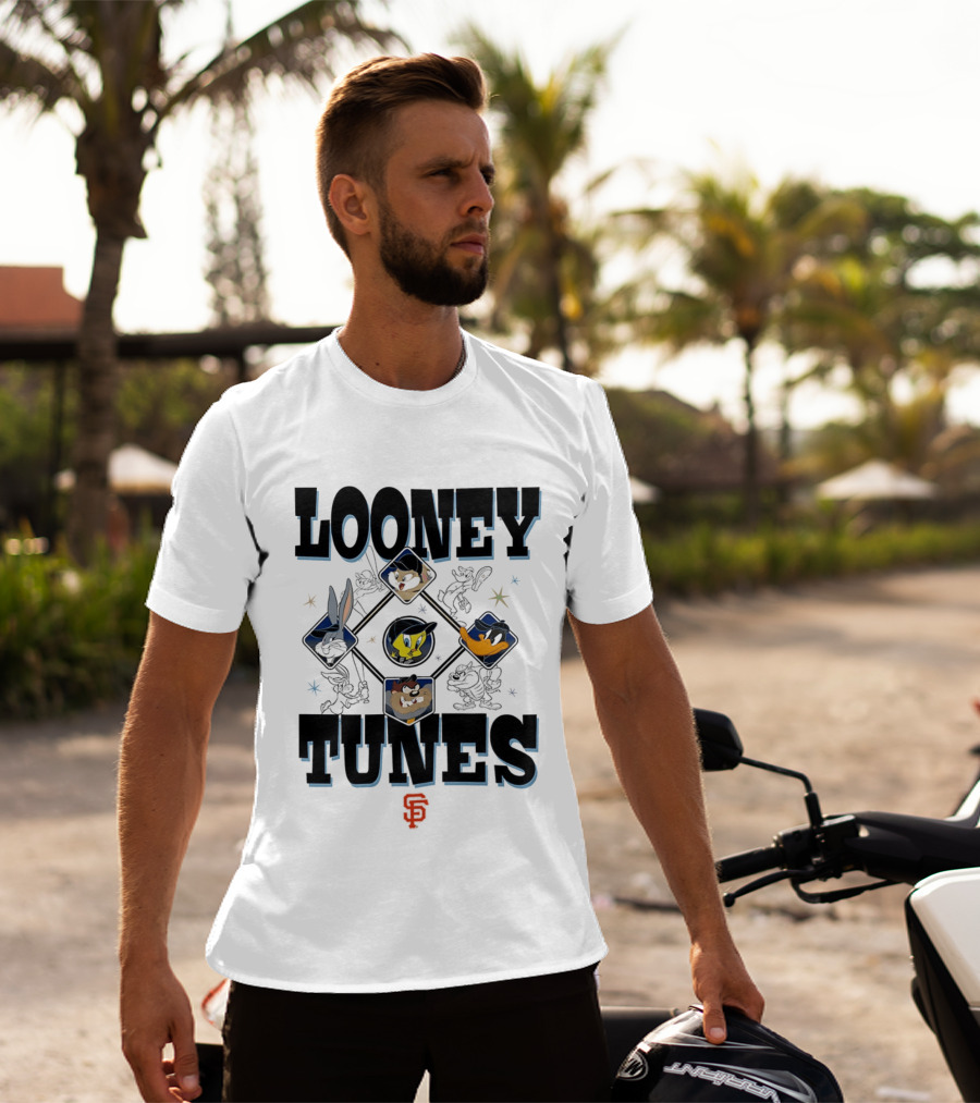 Looney Tunes San Francisco Giants Baseball Bugs Bunny Daffy Duck Taz Tweety T-Shirt